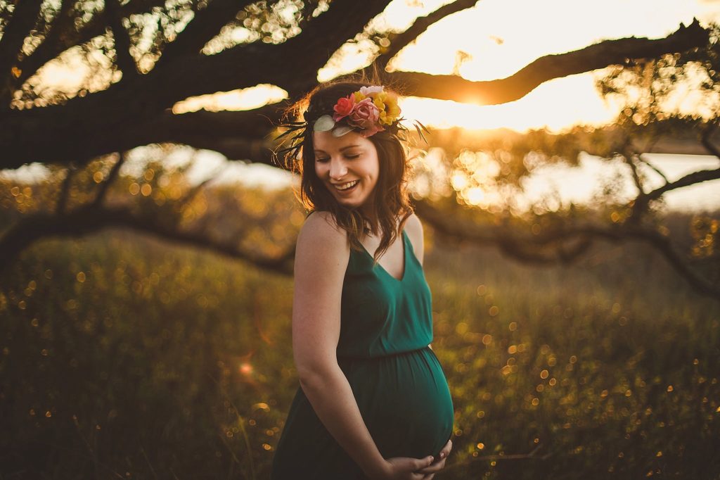 MaternityPicturesBeachMaternityPictureIdeasBohoBeachMaternity